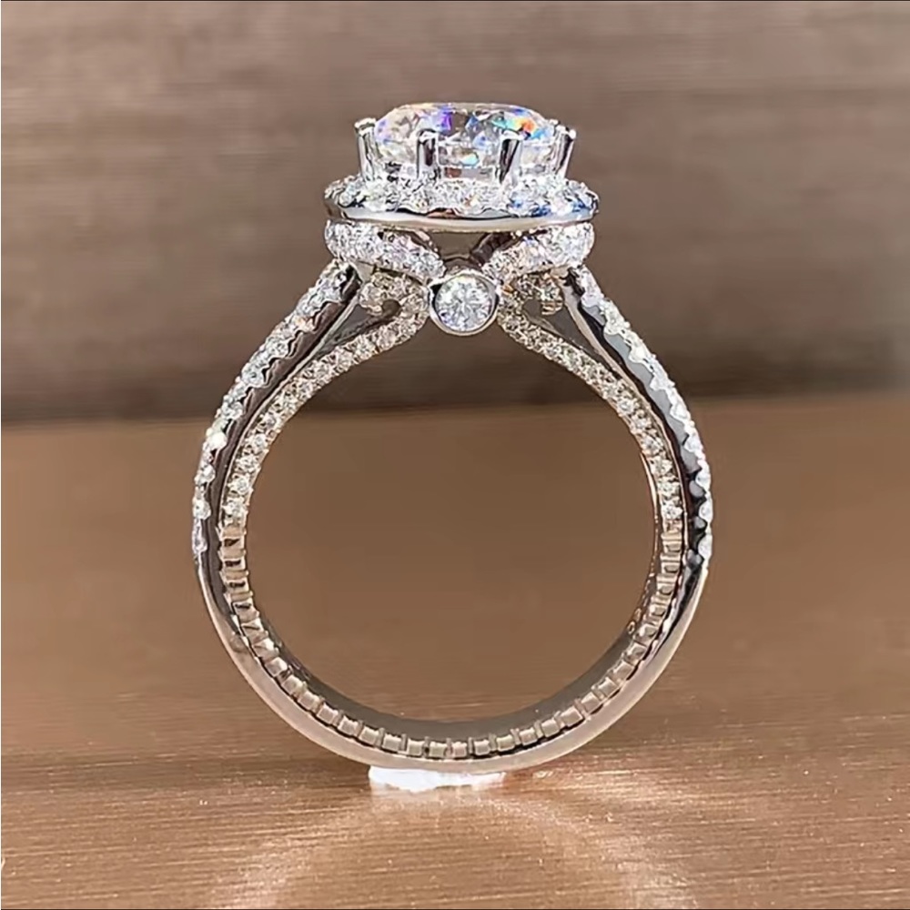 NIP Beautiful Zircon Silver Tone Ring Size 8